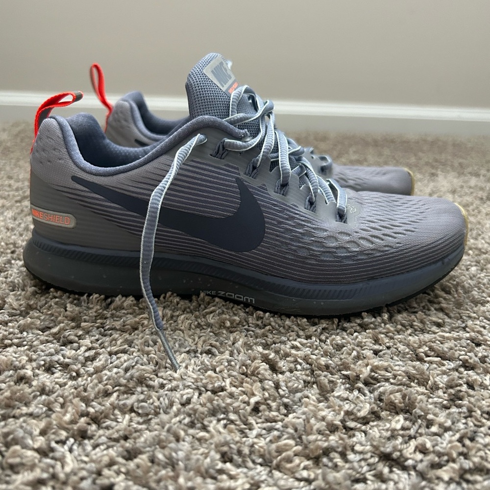 Nike Women’s Gray Running Shoes SHIELD PEGASUS 34